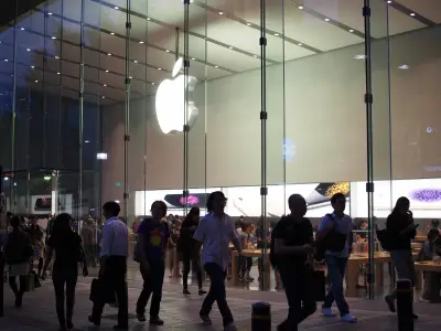 Trump threatens 50% tariffs on EU and 25% penalties on Apple as his trade war intensifies