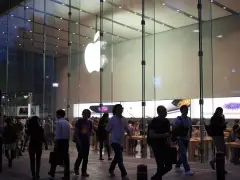 Trump threatens 50% tariffs on EU and 25% penalties on Apple as his trade war intensifies